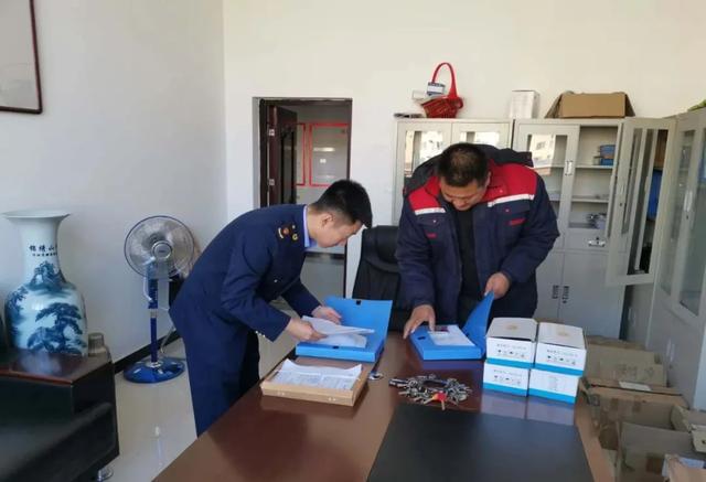 左旗市场羁系局开展供暖前锅炉和热力管道清静大检查